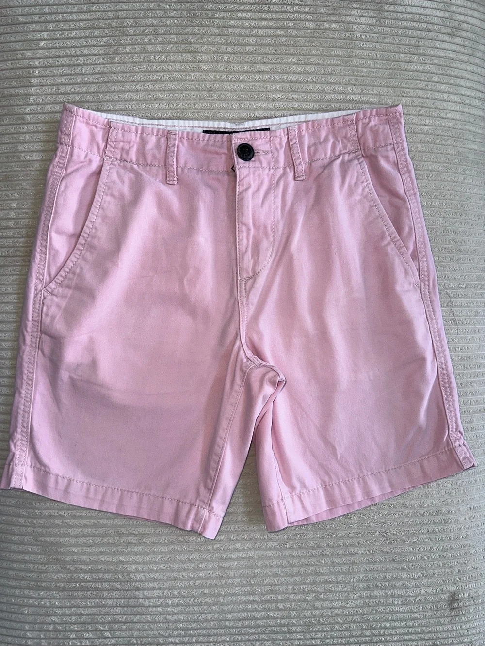 American Eagle Outfitters Men’s Light Pink Chino Flat Front Shorts in Size 28